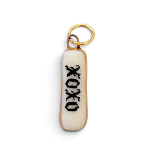 “XOXO” Old English Bar Charm
